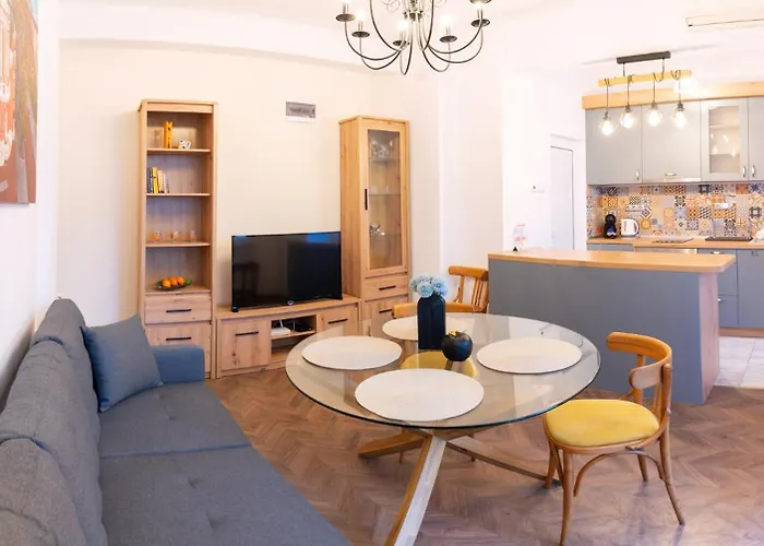 Seaside Estate - Cozy And Romantic - Public Parking Nearby