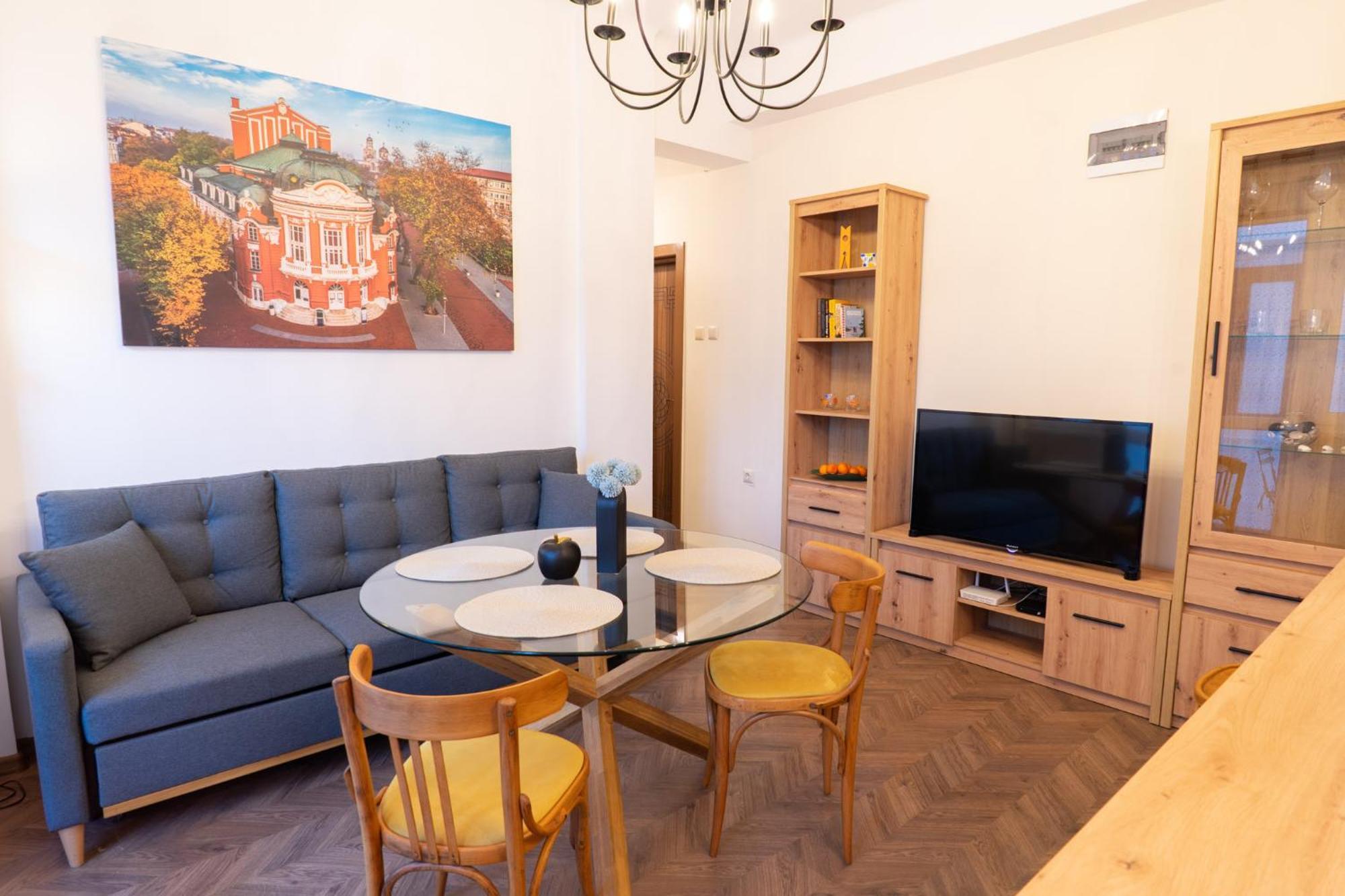 Апартаменти Seaside Estate - Cozy And Romantic - Public Parking Nearby